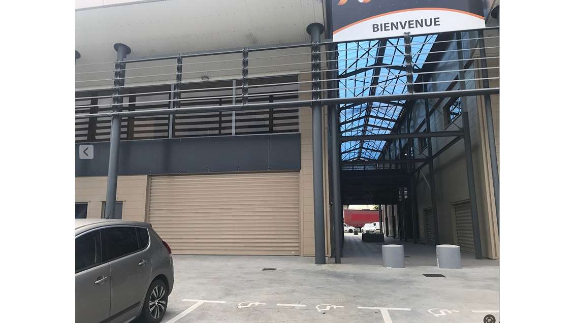 A louer local commercial 465m² d'angle à Jarry