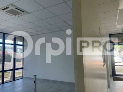 Local commercial 394m² à louer à Baie-Mahault