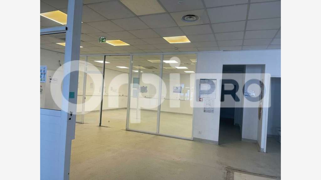 Local commercial 394m² à louer à Baie-Mahault