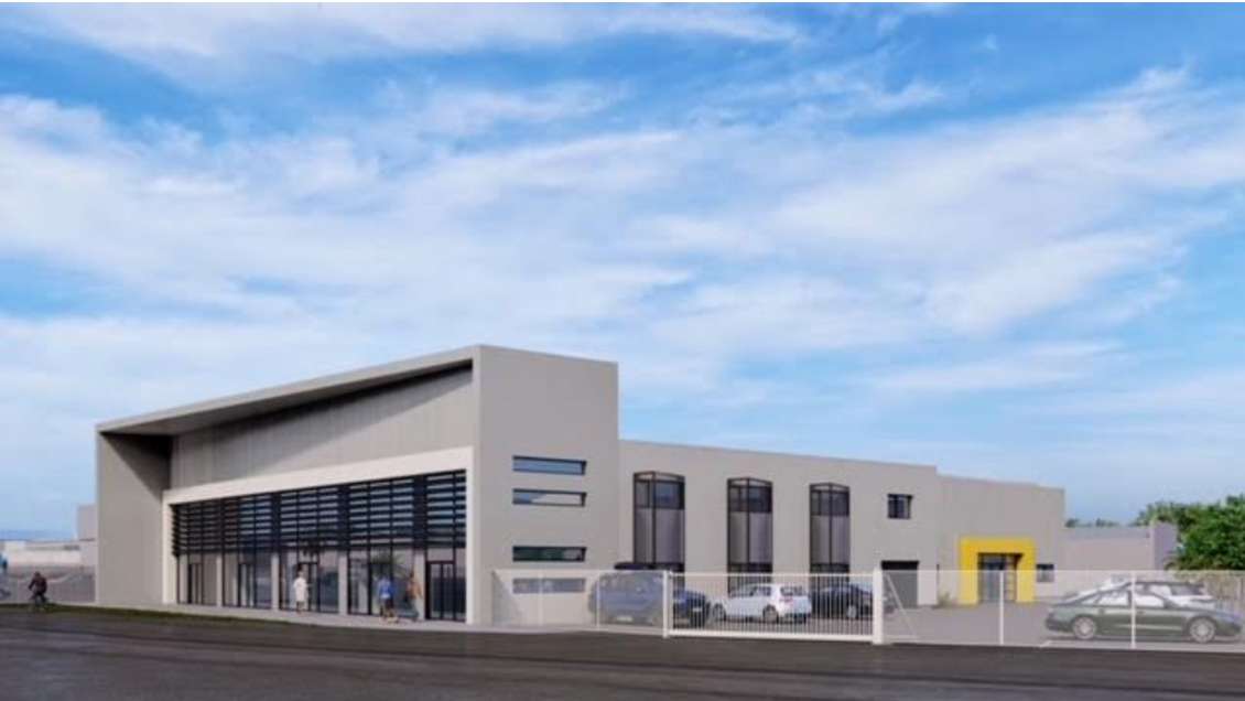 A louer local refait à neuf 1231m² à Baie-Mahault