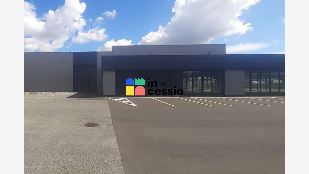 A louer local commercial 601m² à Angers Ouest