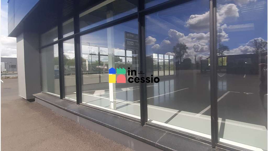 A louer local commercial 601m² à Angers Ouest