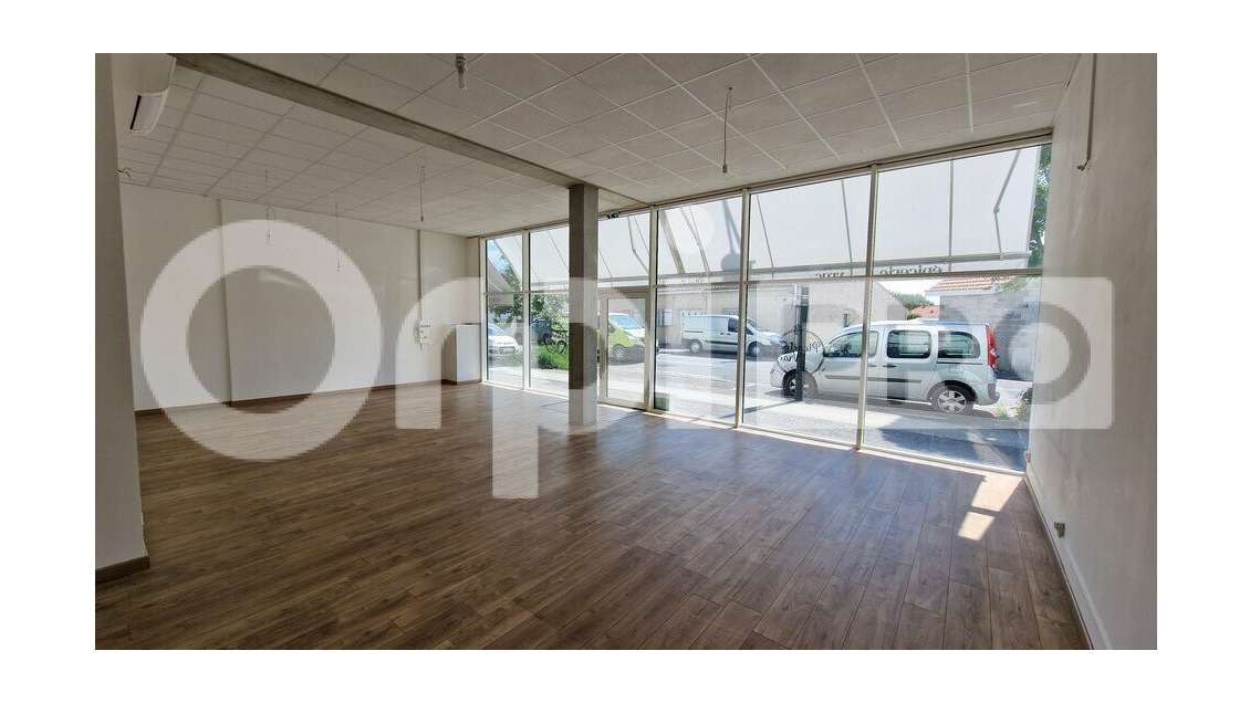 Local commercial 85m² à louer à Bègles