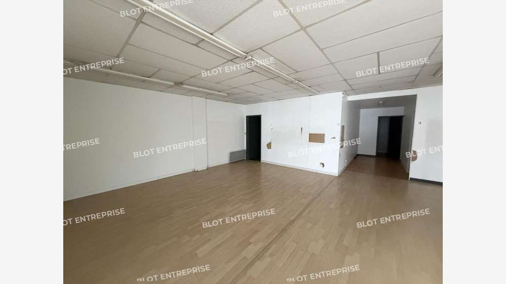 A louer local commercial 125m² à Bruz