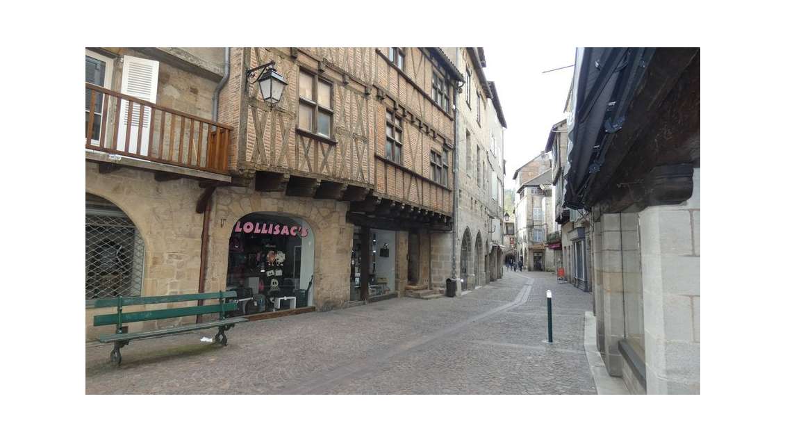 A louer local 49m² dans rue passante de Figeac