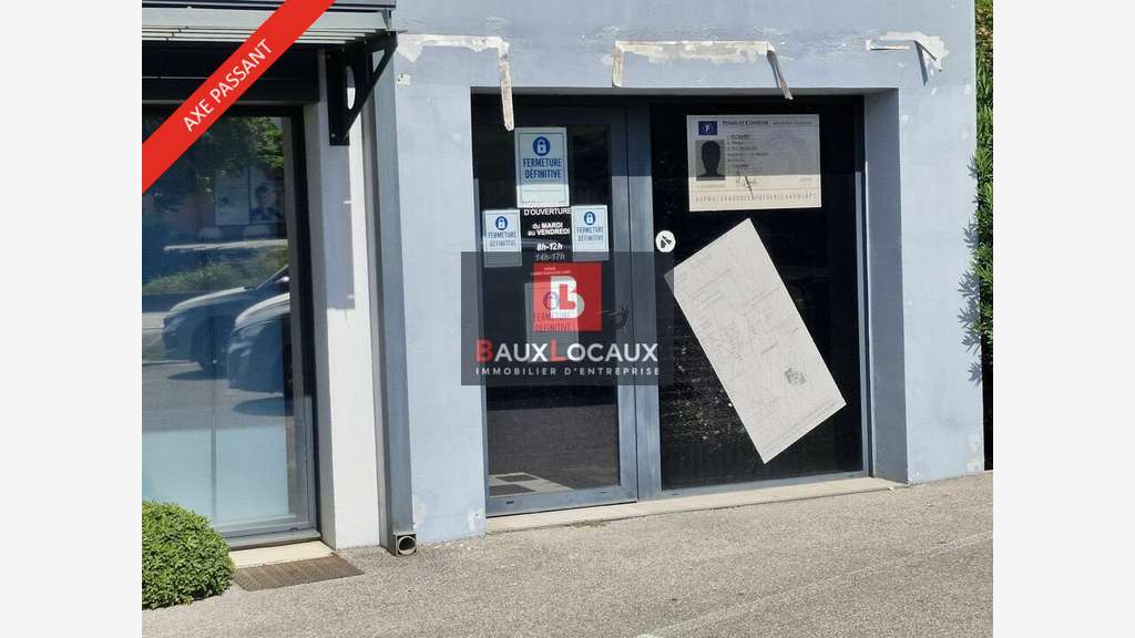 Local 25m² à louer axe très passant Marignane