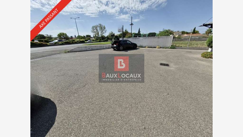 Local 25m² à louer axe très passant Marignane