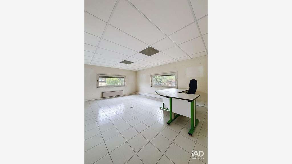 A louer local commercial 800m² à Belley