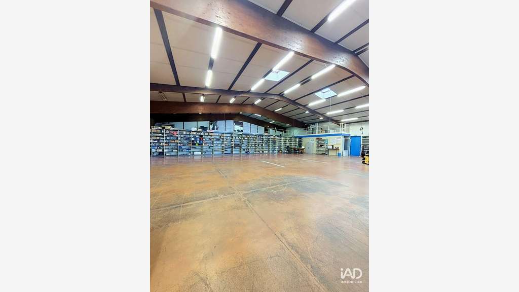 A louer local commercial 800m² à Belley