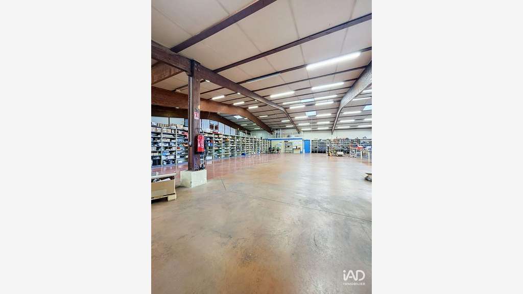 A louer local commercial 800m² à Belley