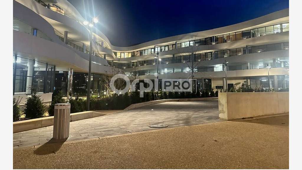 Local commercial 189m² à louer à Bezannes