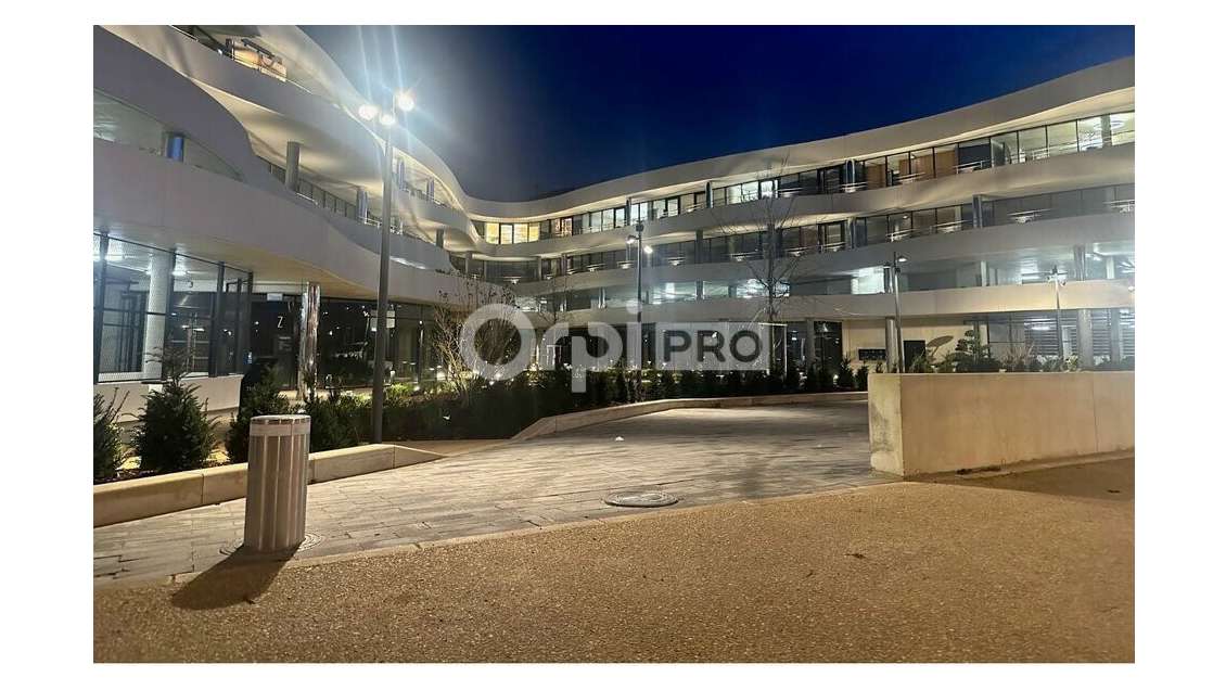 Local commercial 189m² à louer à Bezannes