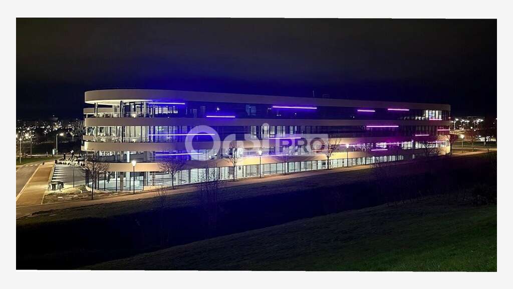 Local commercial 122m² à louer à Bezannes