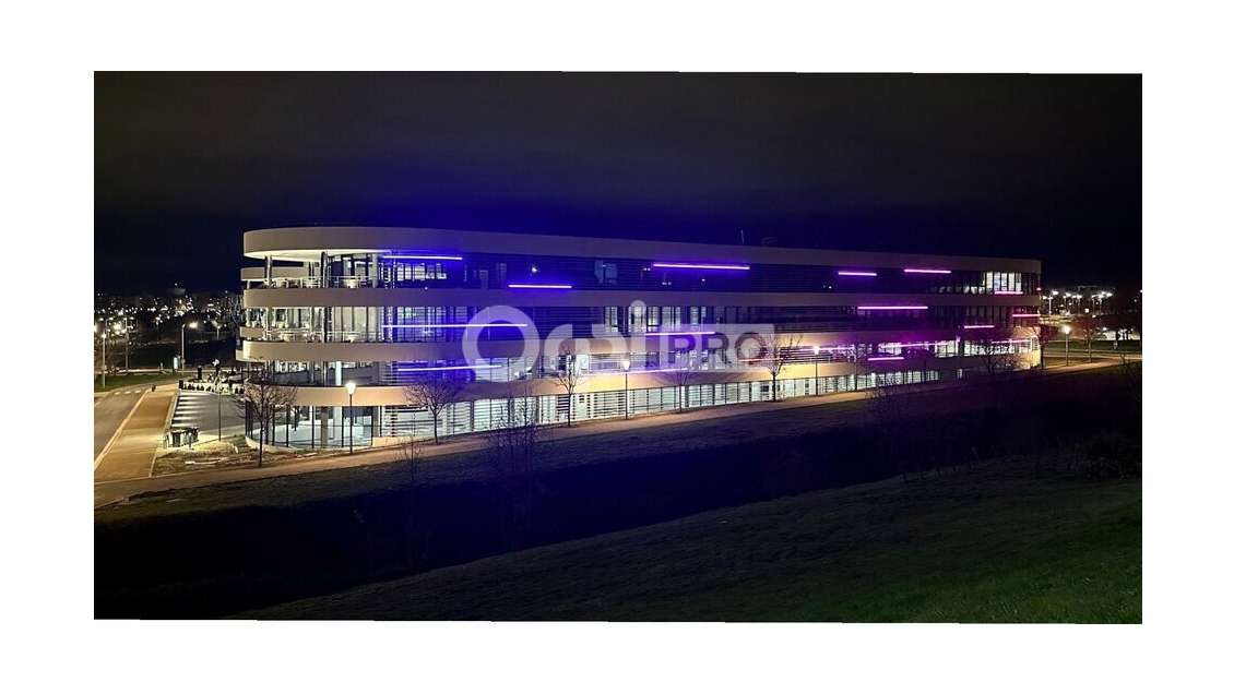 Local commercial 122m² à louer à Bezannes