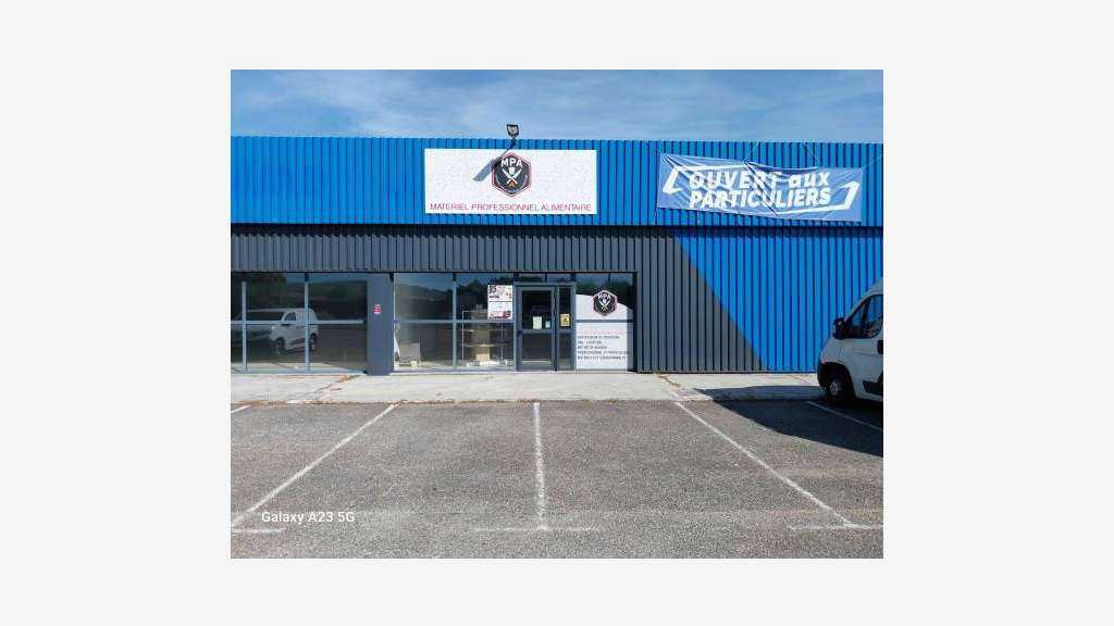 A louer magasin 600m² à Bias
