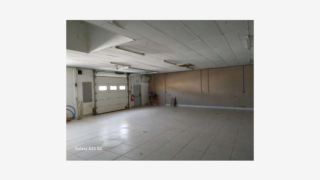 A louer magasin 600m² à Bias