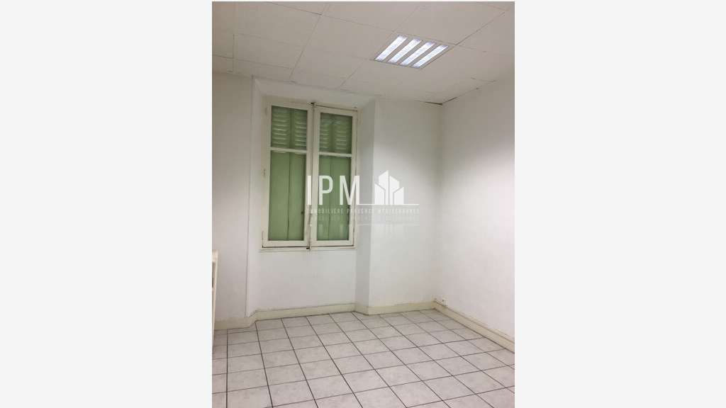 A louer local 50 m² Blancarde 13004