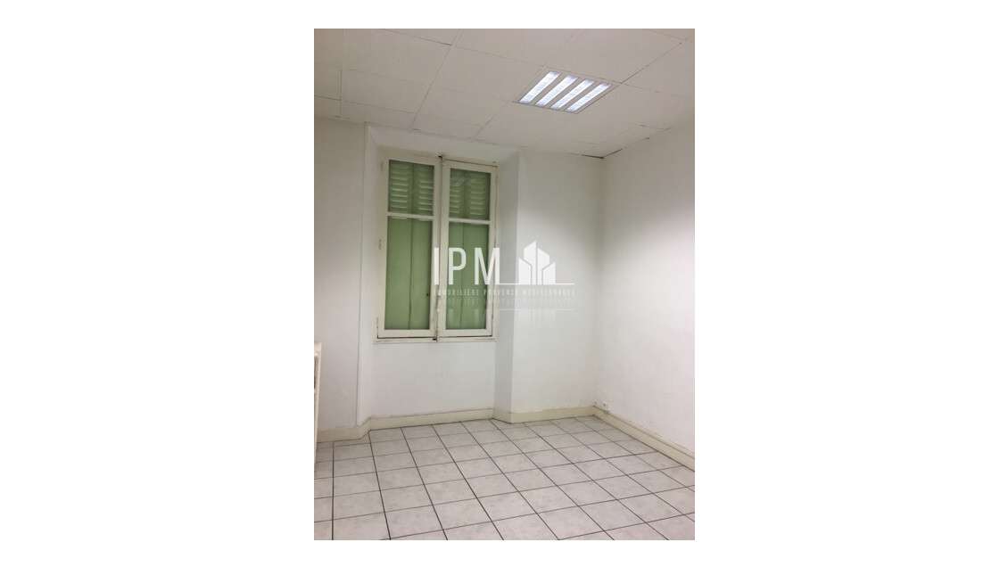 A louer local 50 m² Blancarde 13004