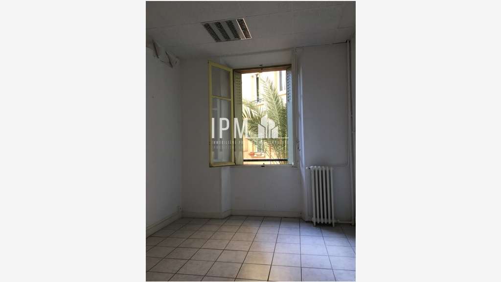 A louer local 50 m² Blancarde 13004