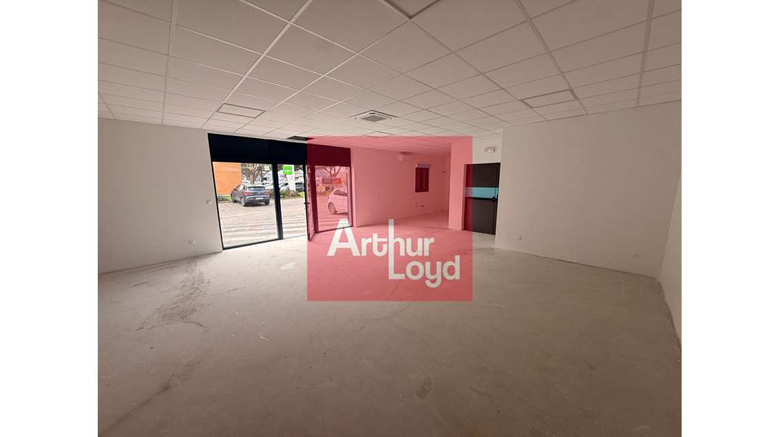 A louer local commercial 94m² en coeur de zone Boé