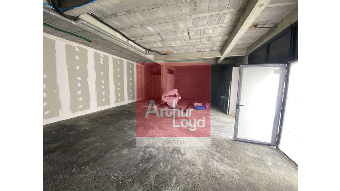 A louer local commercial 94m² en coeur de zone Boé