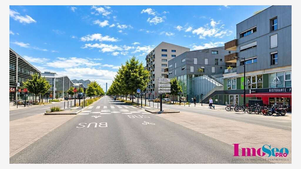 Local 195m² à louer à Bordeaux Bassins à Flot