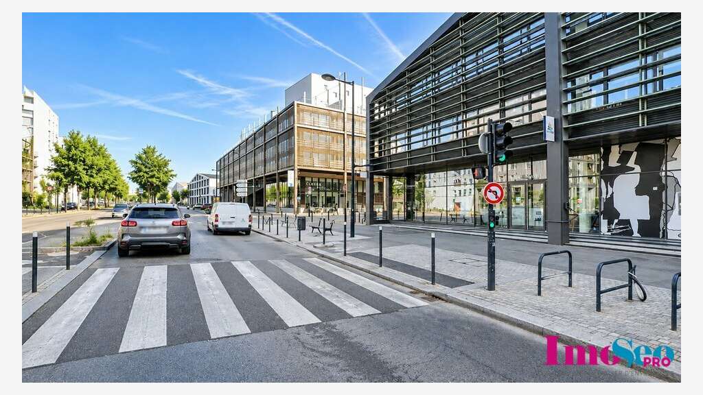 Local 195m² à louer à Bordeaux Bassins à Flot