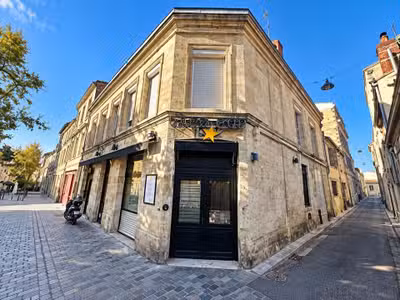 Local commercial 330m² à louer à Bordeaux