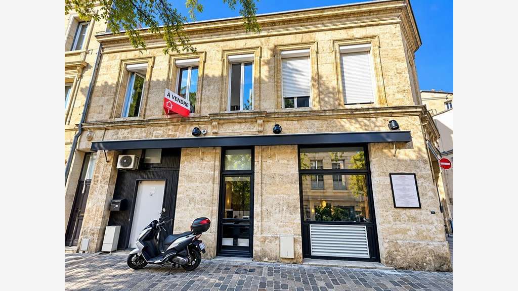 Local commercial 330m² à louer à Bordeaux