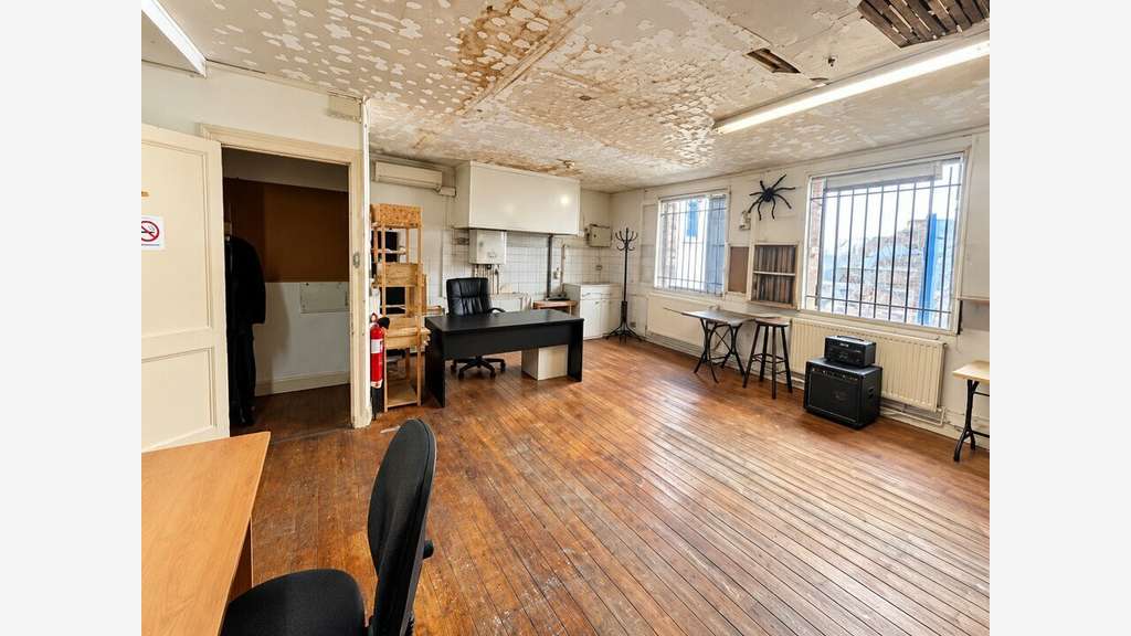 Local commercial 330m² à louer à Bordeaux