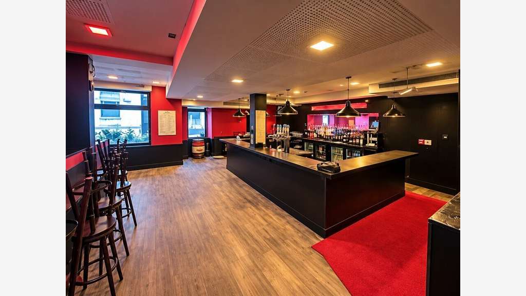 Local commercial 330m² à louer à Bordeaux