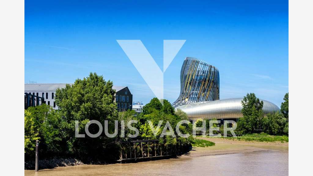 Location pure local 86m² Bassin à Flot Bordeaux 