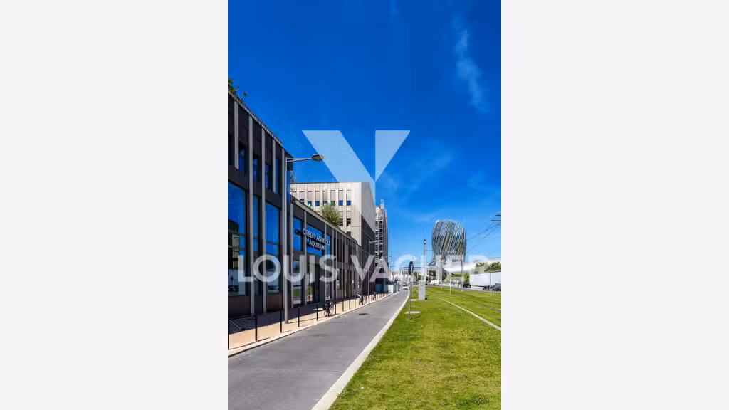 Location local 104m² Bassin à Flot Bordeaux 