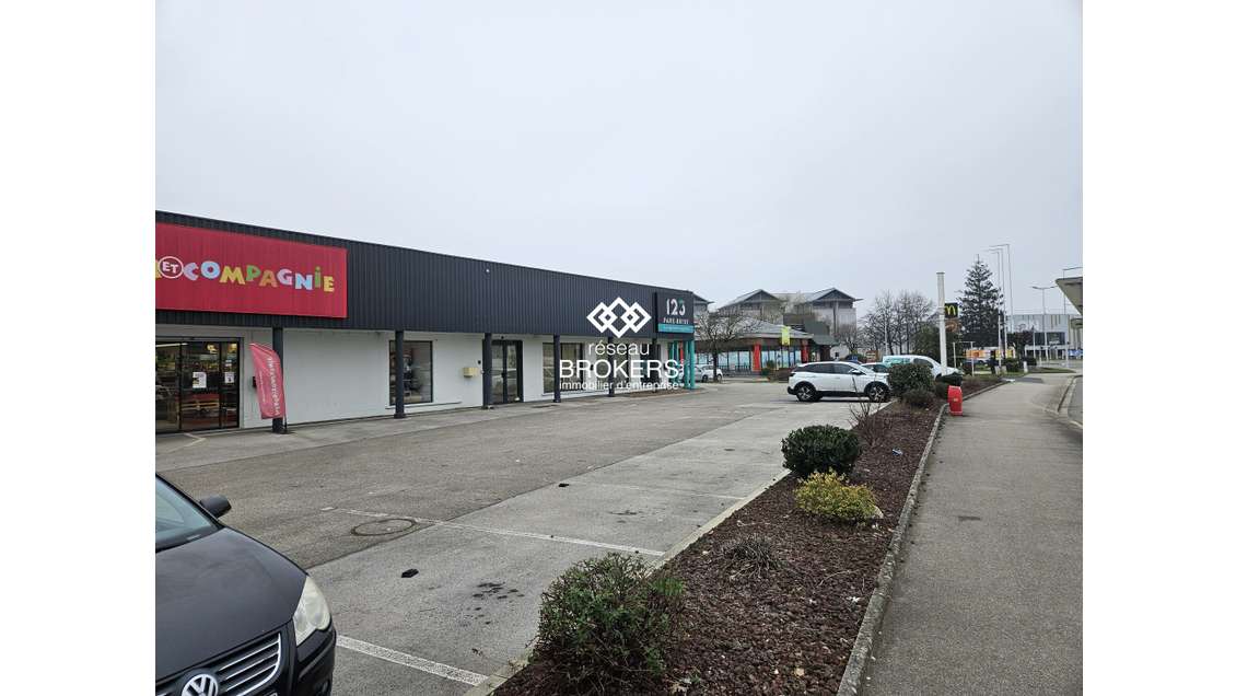 A louer local 361m² à Bourg-en-Bresse Bld Kennedy