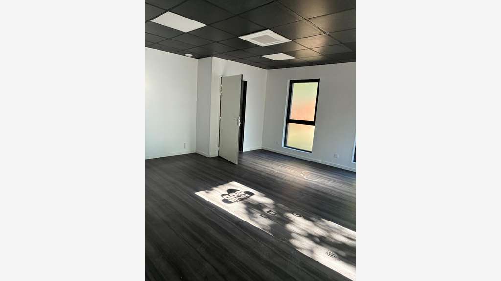 Local récent 210m² à louer à Bourg-en-Bresse