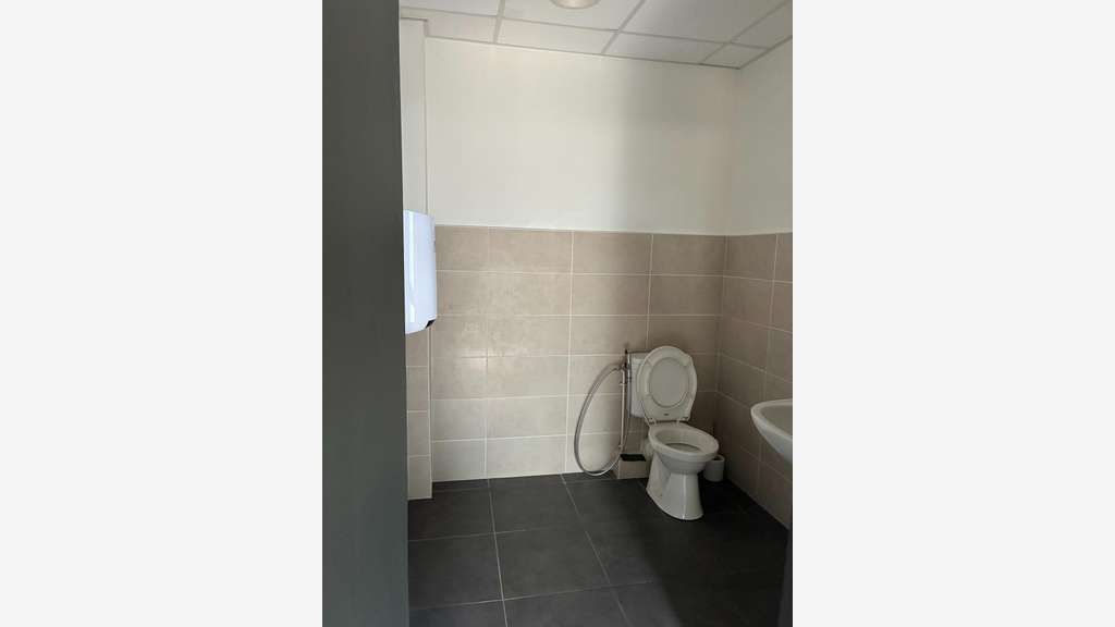 Local récent 210m² à louer à Bourg-en-Bresse