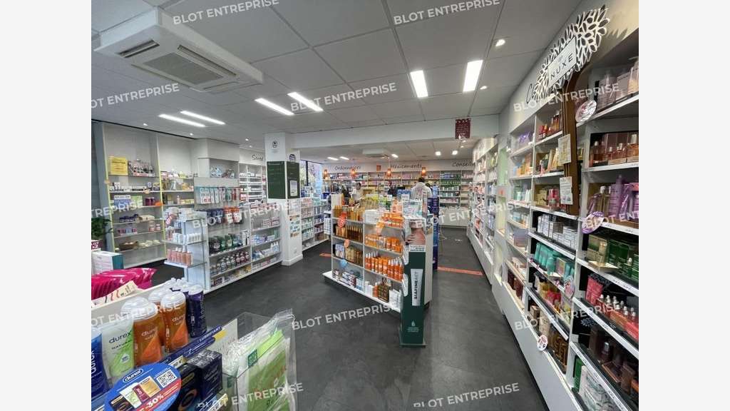 A louer local 224m² centre commercial Acigné