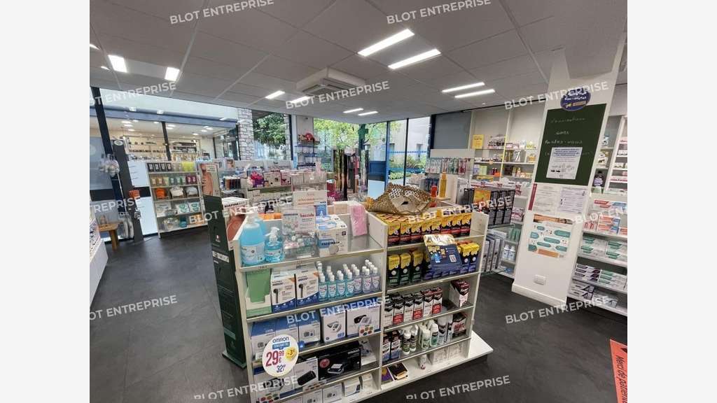 A louer local 224m² centre commercial Acigné