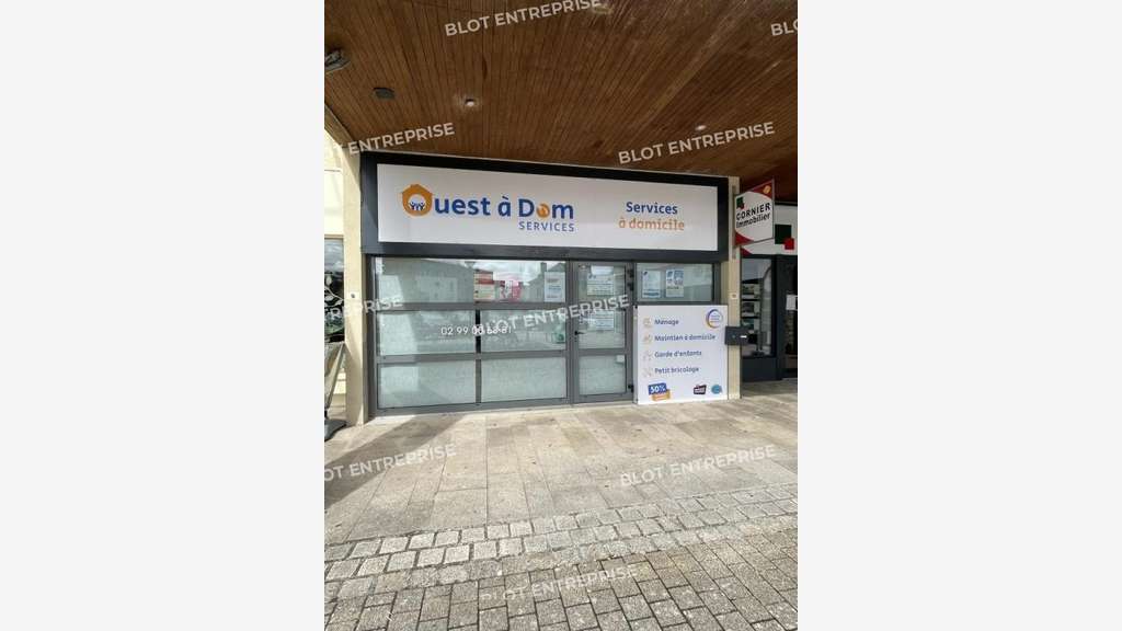 Loue 77m² en centre commercial les clouères Acigné