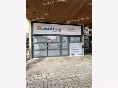 Loue 77m² en centre commercial les clouères Acigné