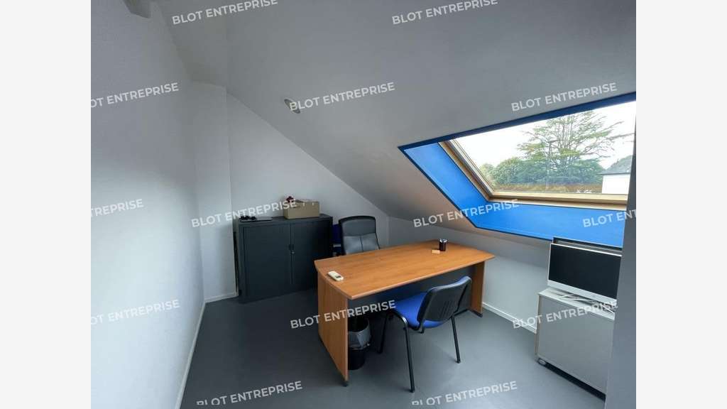 Loue 77m² en centre commercial les clouères Acigné