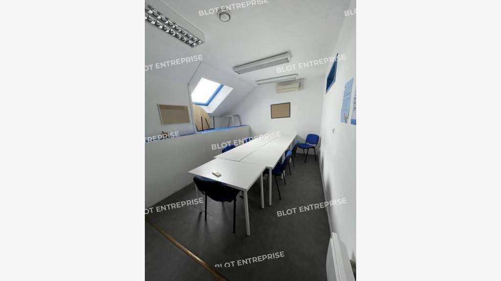 Loue 77m² en centre commercial les clouères Acigné