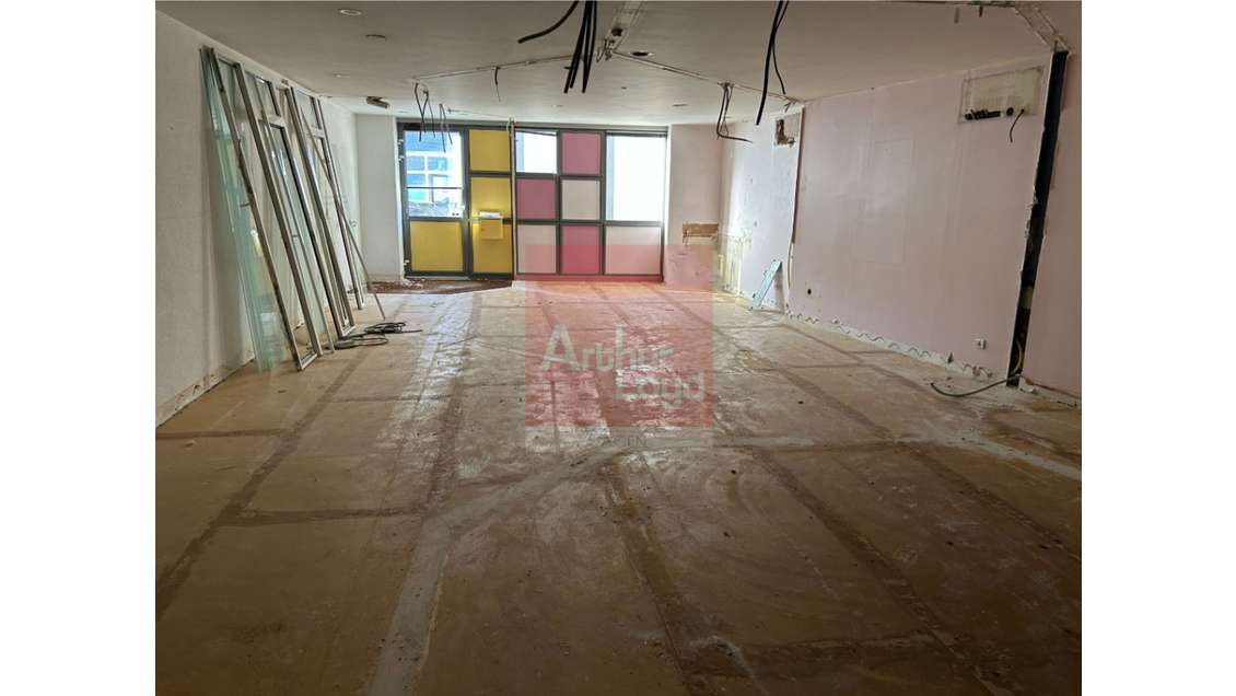 A louer local commercial 103.8m² à Agen centre
