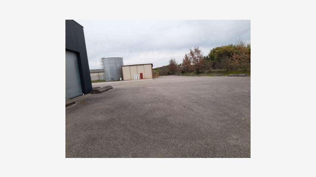 A louer boutique de 1564m² à Agen