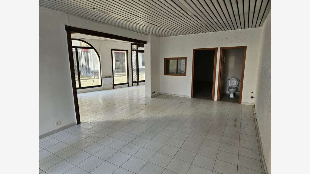Location local commercial 110m² centre ville Agen