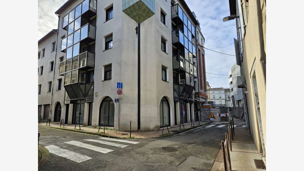 Location local commercial 110m² centre ville Agen