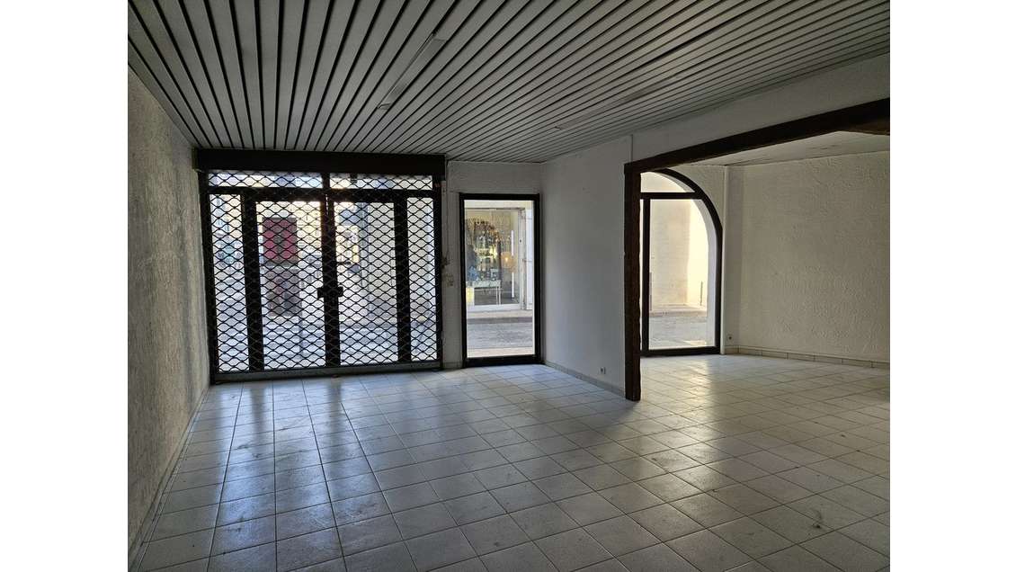 Location local commercial 110m² centre ville Agen