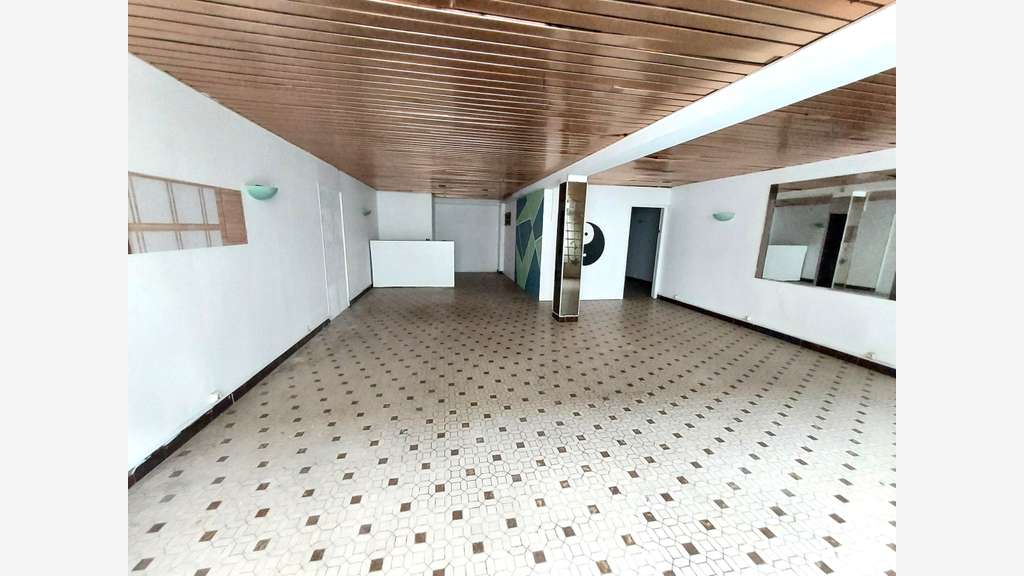A louer local commercial bureaux de 74m² à Agen