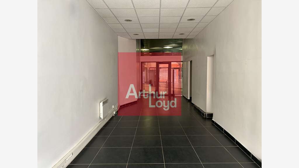 A louer local avec vitrine d'angle 87m² à Agen