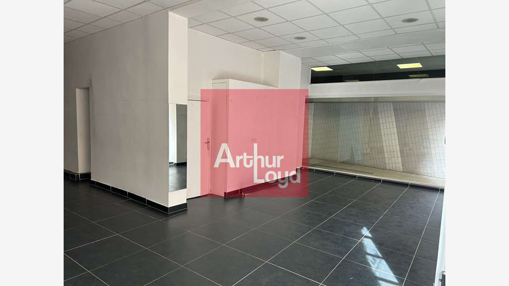 A louer local avec vitrine d'angle 87m² à Agen